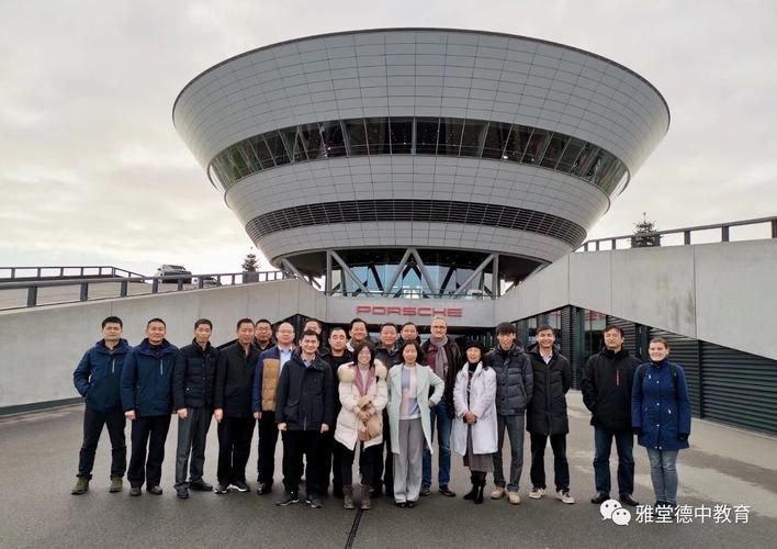 工业美学与商务气质的交汇 保时捷工厂外的时代画面